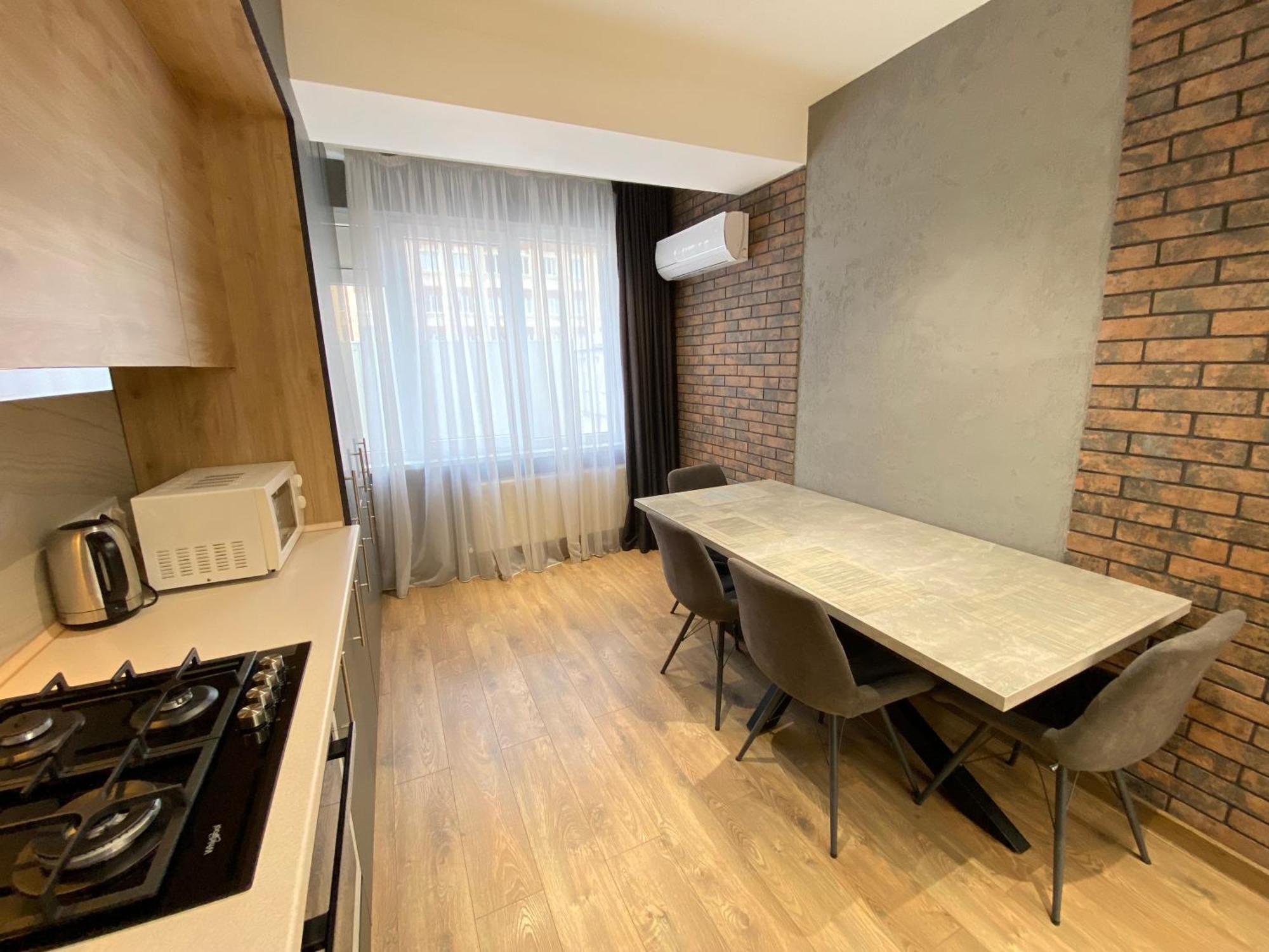 Rentnow Large And Cozy Apartment In The Center, Parking Chisinau Ngoại thất bức ảnh