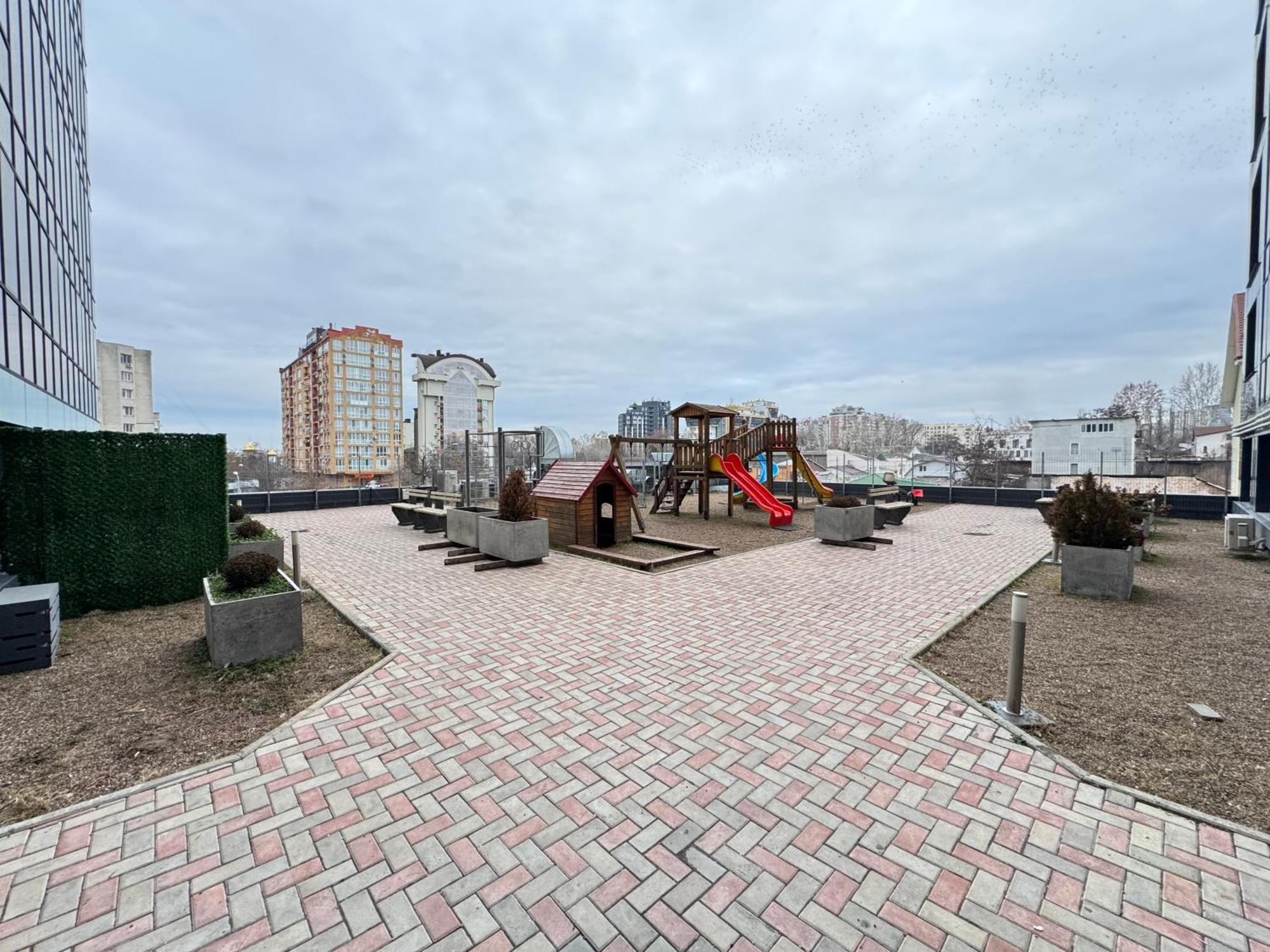 Rentnow Large And Cozy Apartment In The Center, Parking Chisinau Ngoại thất bức ảnh