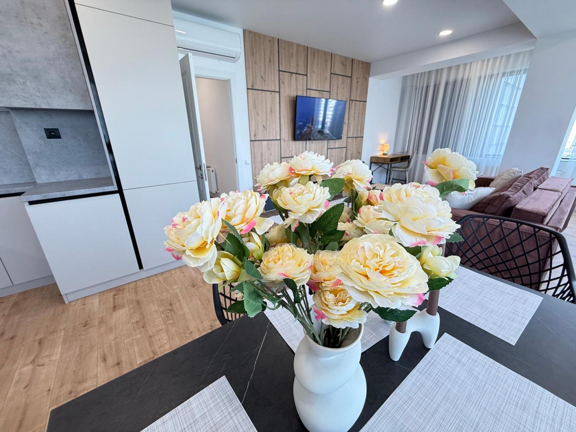 Rentnow Large And Cozy Apartment In The Center, Parking Chisinau Ngoại thất bức ảnh