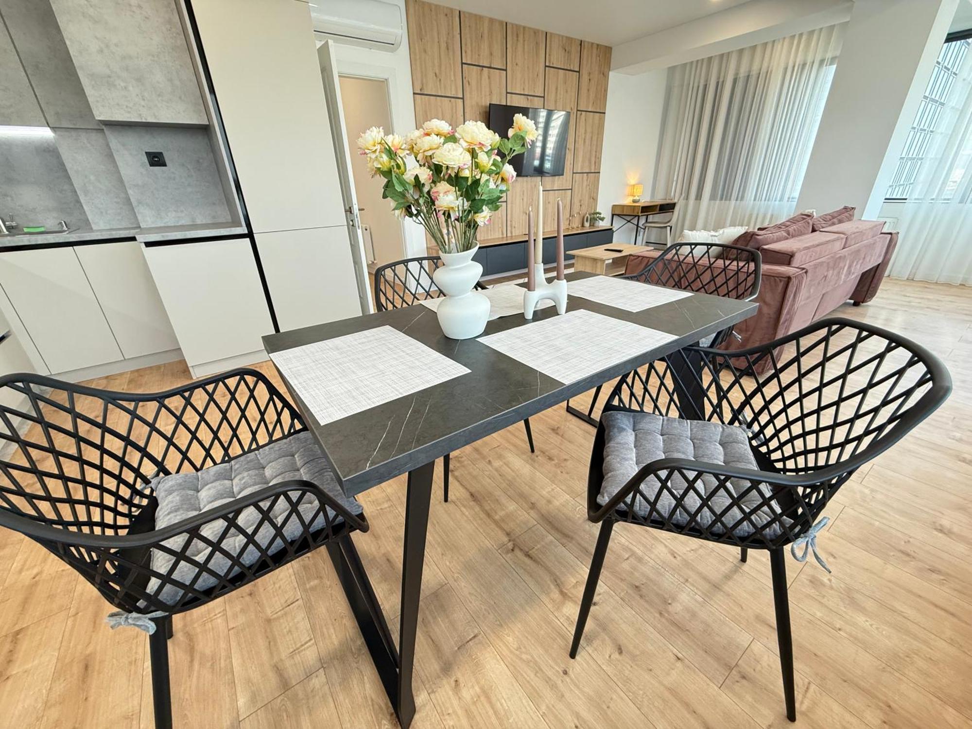 Rentnow Large And Cozy Apartment In The Center, Parking Chisinau Ngoại thất bức ảnh