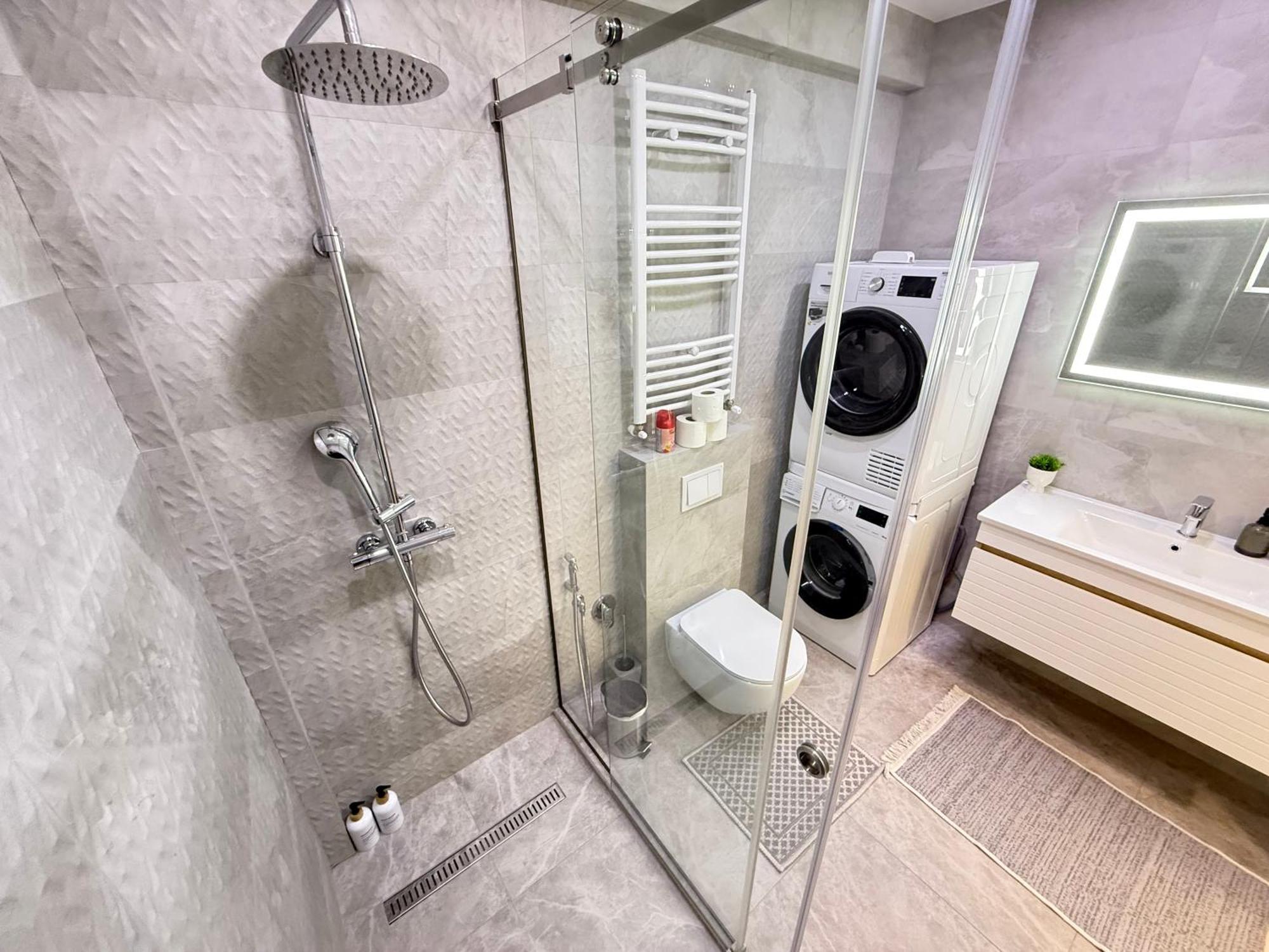 Rentnow Large And Cozy Apartment In The Center, Parking Chisinau Ngoại thất bức ảnh