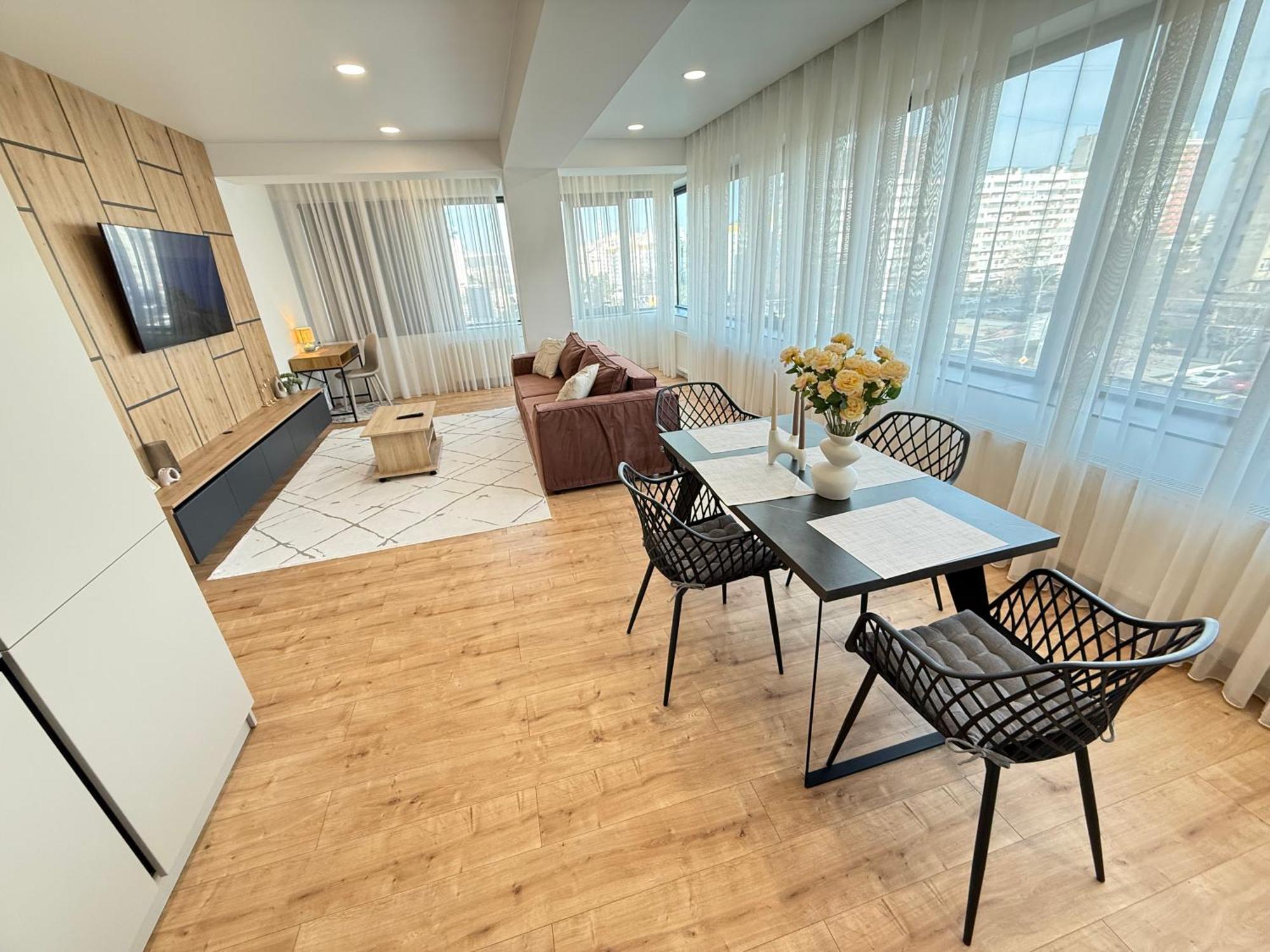 Rentnow Large And Cozy Apartment In The Center, Parking Chisinau Ngoại thất bức ảnh