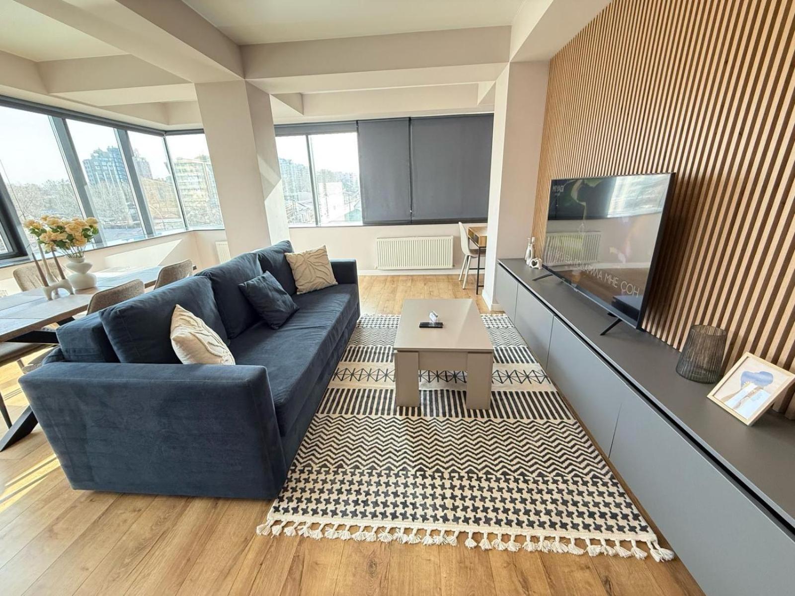 Rentnow Large And Cozy Apartment In The Center, Parking Chisinau Ngoại thất bức ảnh