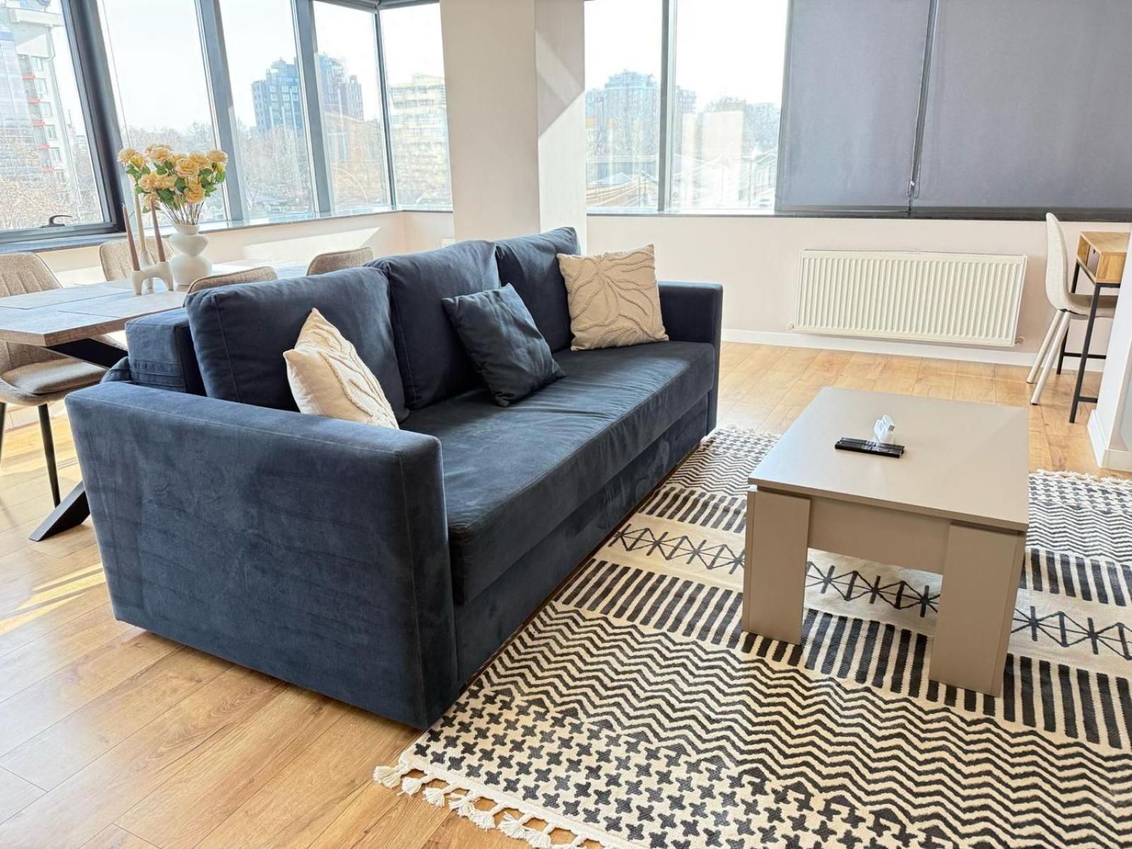 Rentnow Large And Cozy Apartment In The Center, Parking Chisinau Ngoại thất bức ảnh