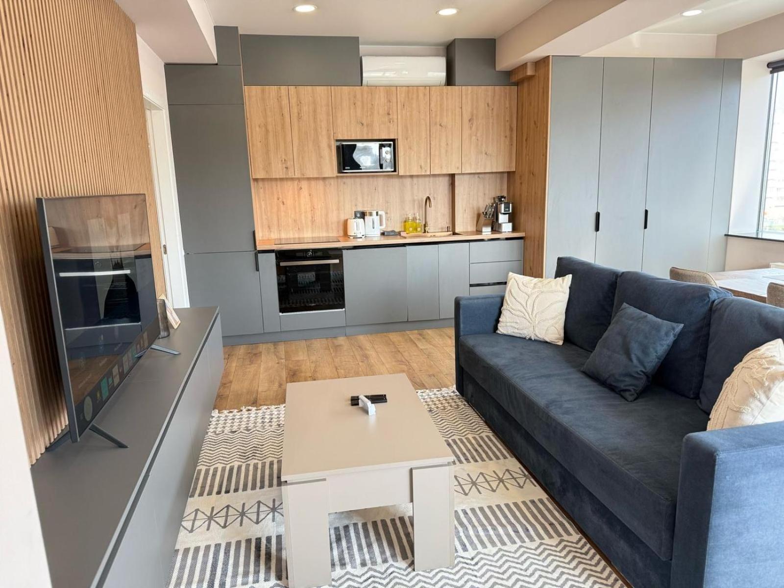 Rentnow Large And Cozy Apartment In The Center, Parking Chisinau Ngoại thất bức ảnh