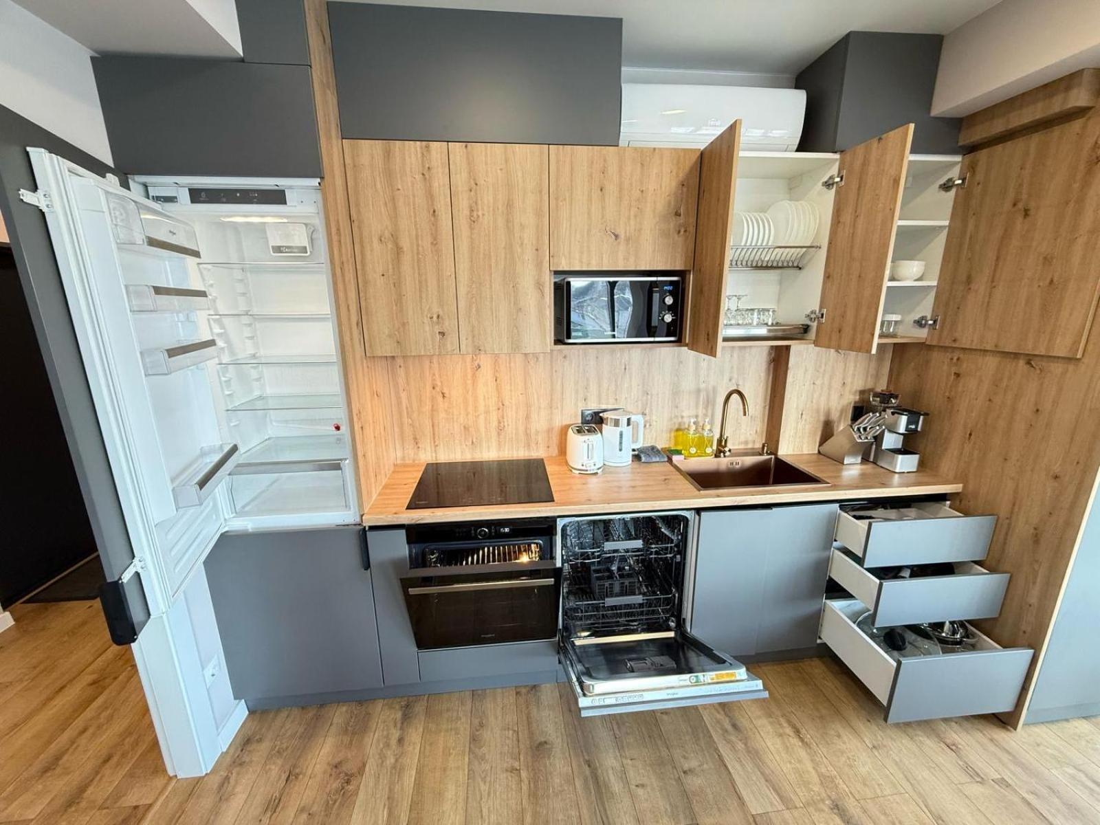 Rentnow Large And Cozy Apartment In The Center, Parking Chisinau Ngoại thất bức ảnh